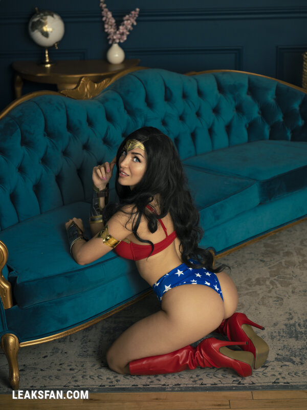 Lisa Mancini - Wonder Woman - 5