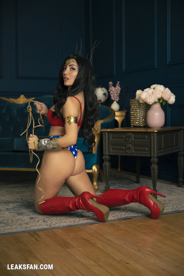 Lisa Mancini - Wonder Woman - 9