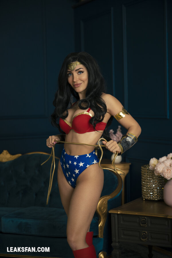 Lisa Mancini - Wonder Woman - 12