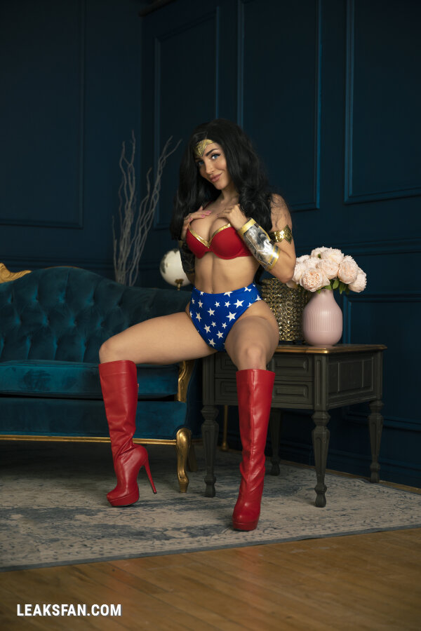 Lisa Mancini - Wonder Woman - 0