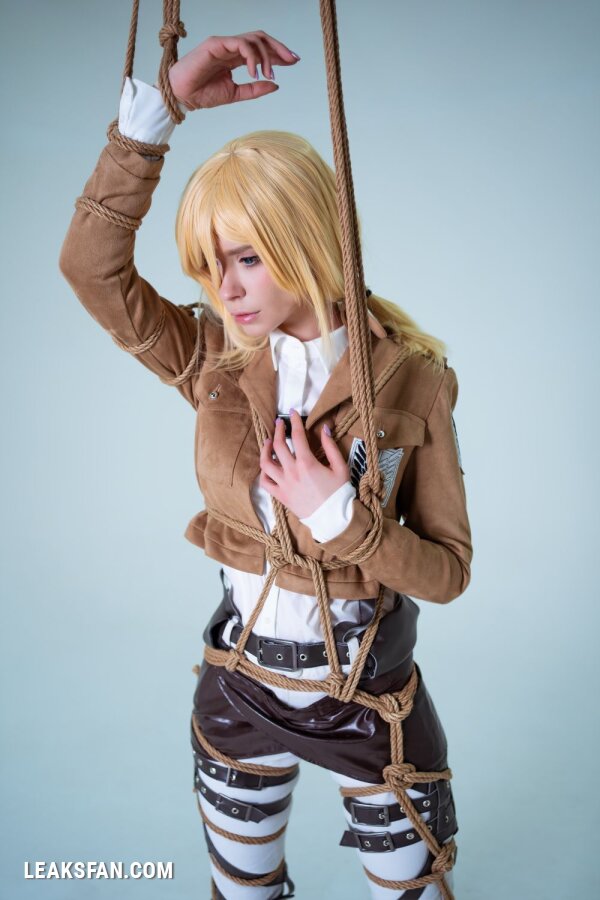 Cute Caterpillar - Historia Reiss (Shingeki No Kyojin) - 1