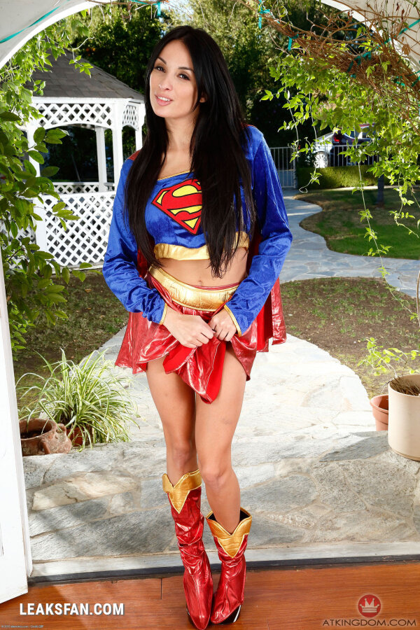 Anissa Kate is Supergirl - 2