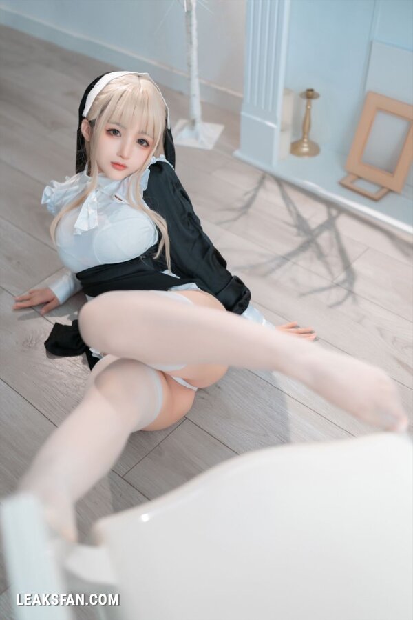 Sakurai - Nun (Random Cosplay) - 10