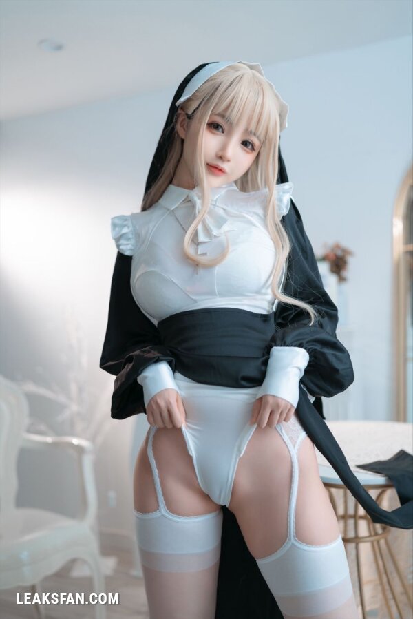 Sakurai - Nun (Random Cosplay) - 12