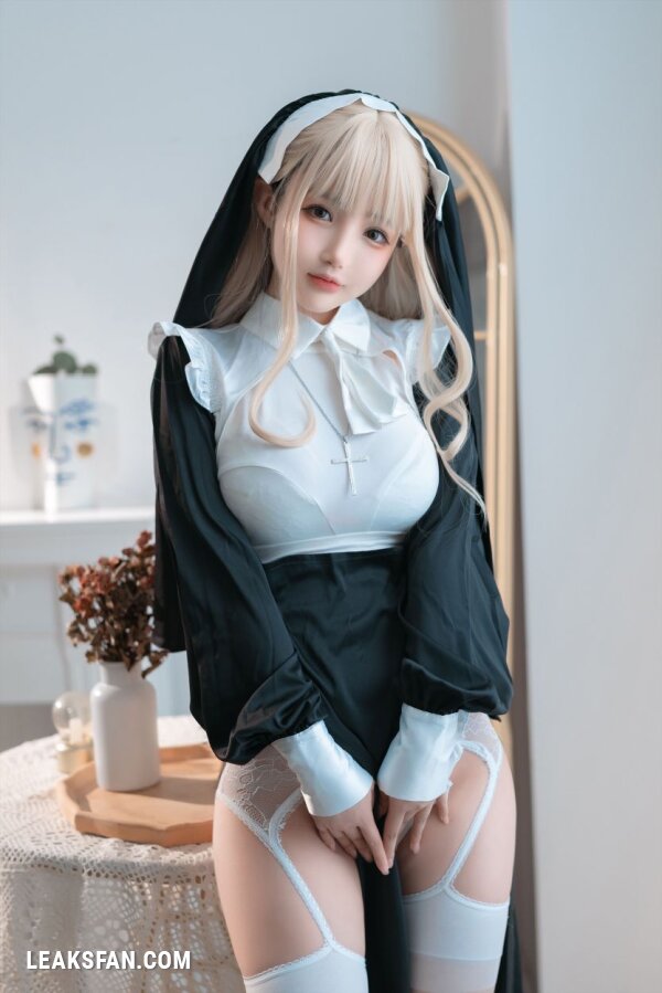 Sakurai - Nun (Random Cosplay) - 35