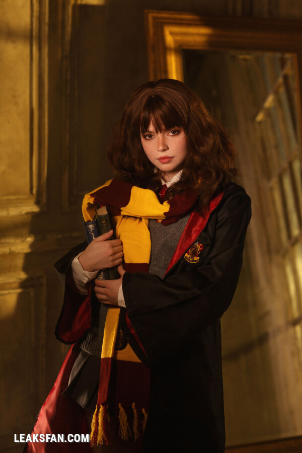 Ashen Reina - Hermione - 2