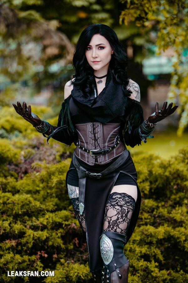 Luxlo Cosplay - Yennefer - 9