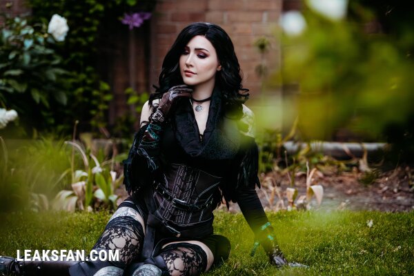 Luxlo Cosplay - Yennefer - 17