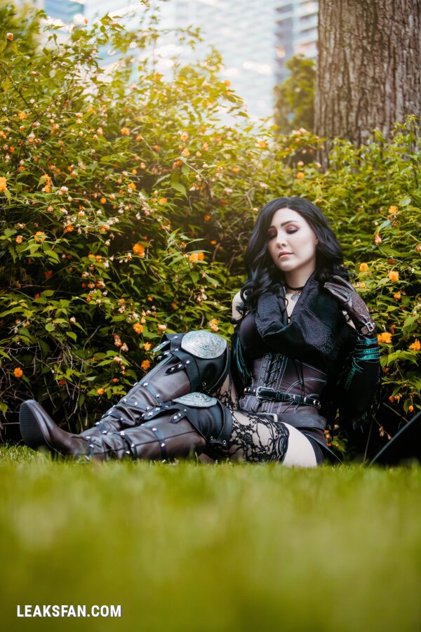 Luxlo Cosplay - Yennefer - 18