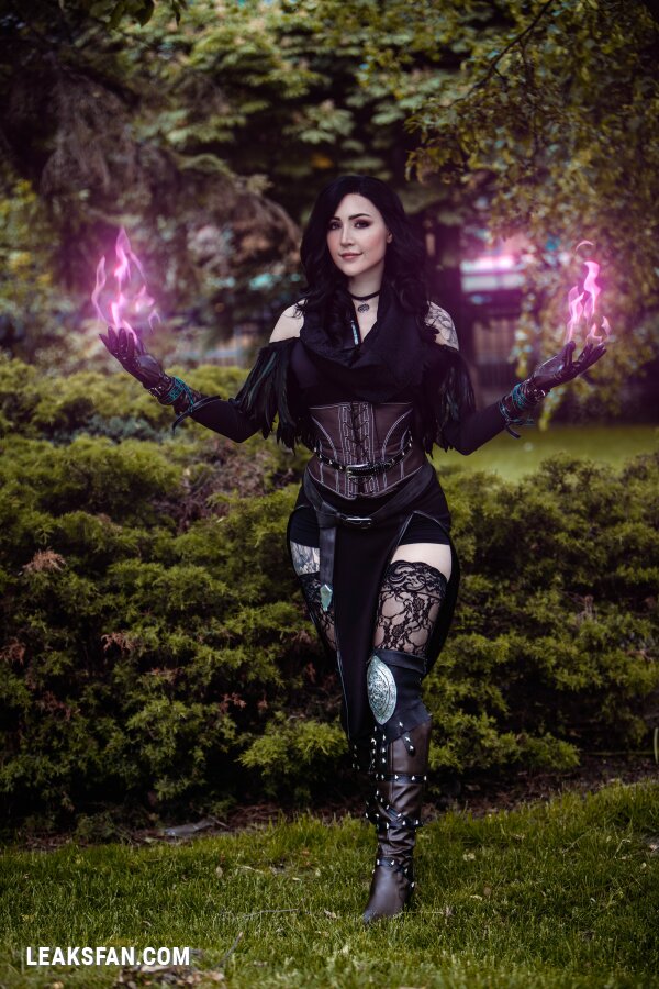 Luxlo Cosplay - Yennefer - 1