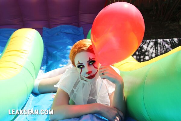 Holly Wolf - Pennywise - 5