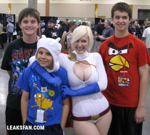 POWERGIRL - Lady Wolf Star - 31