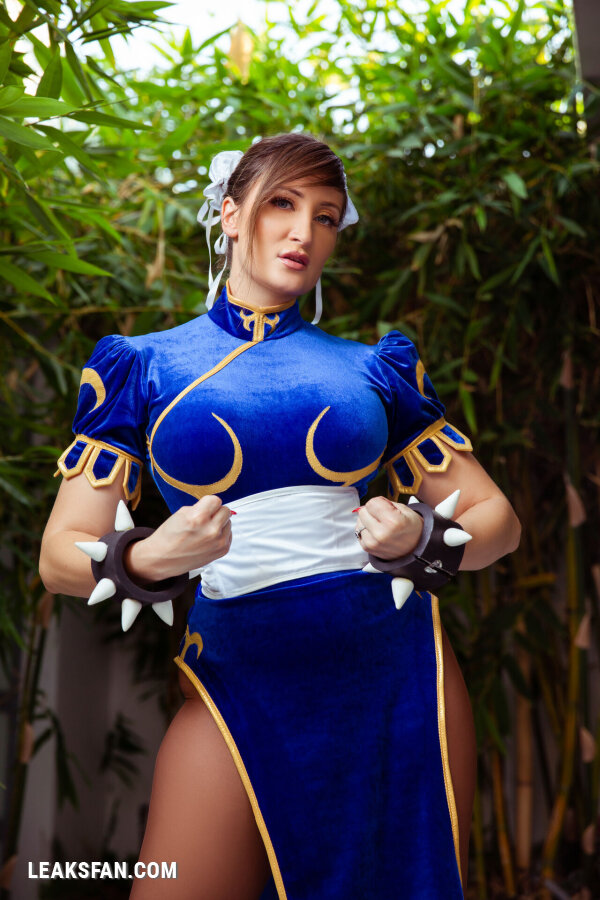 Holly Wolf - Chun-Li - 9