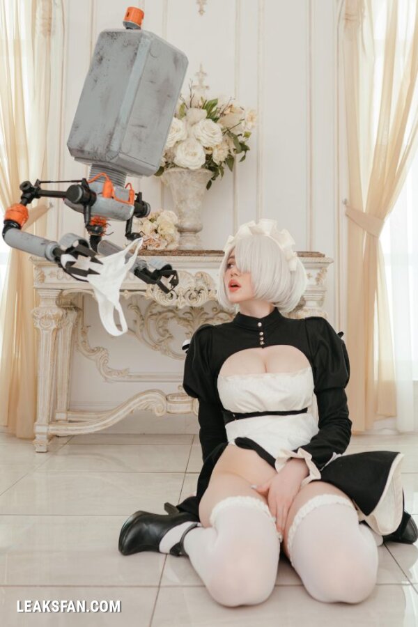 Alina Becker - 2B Maid (Nier Autómata) - 29