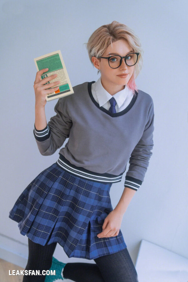 Shirogane Sama - Schoolgirl Gwen - 30