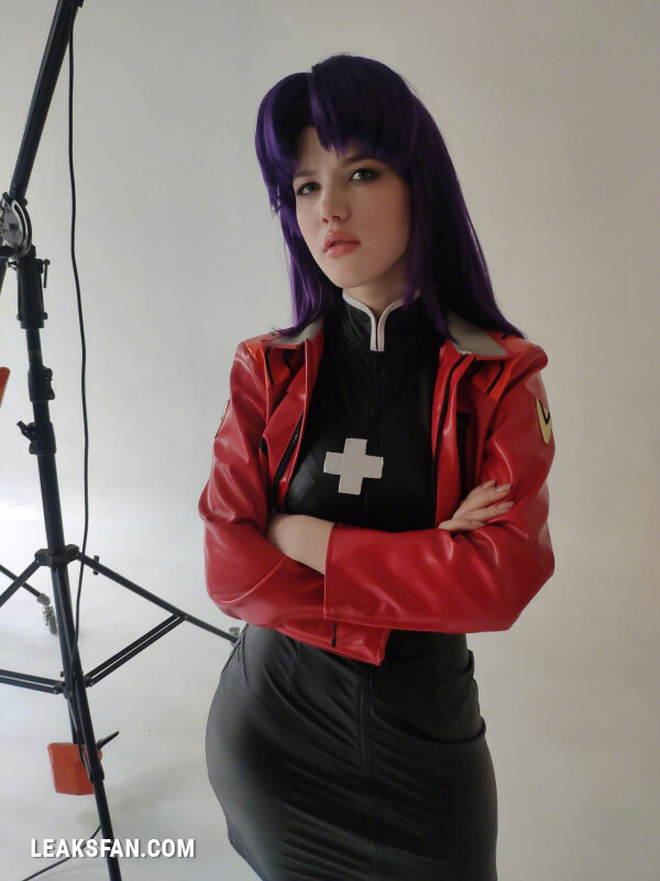 Lada Lyumos - Misato Katsuragi - 1