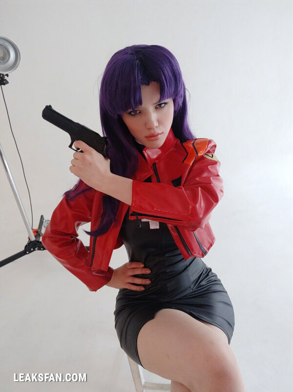 Lada Lyumos - Misato Katsuragi - 33