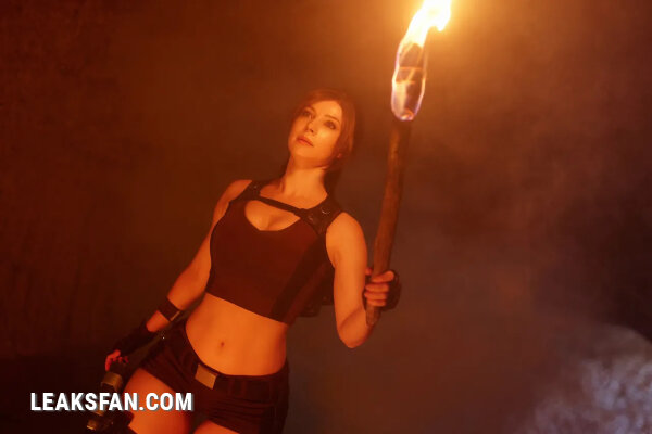 Enji Night - Lara Croft - 1