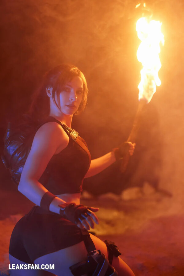 Enji Night - Lara Croft - 1