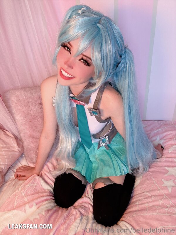 Belle Delphine ----------------- Hatsune Miku - 2