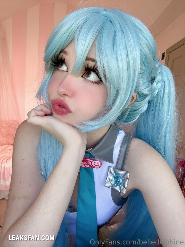 Belle Delphine ----------------- Hatsune Miku - 9