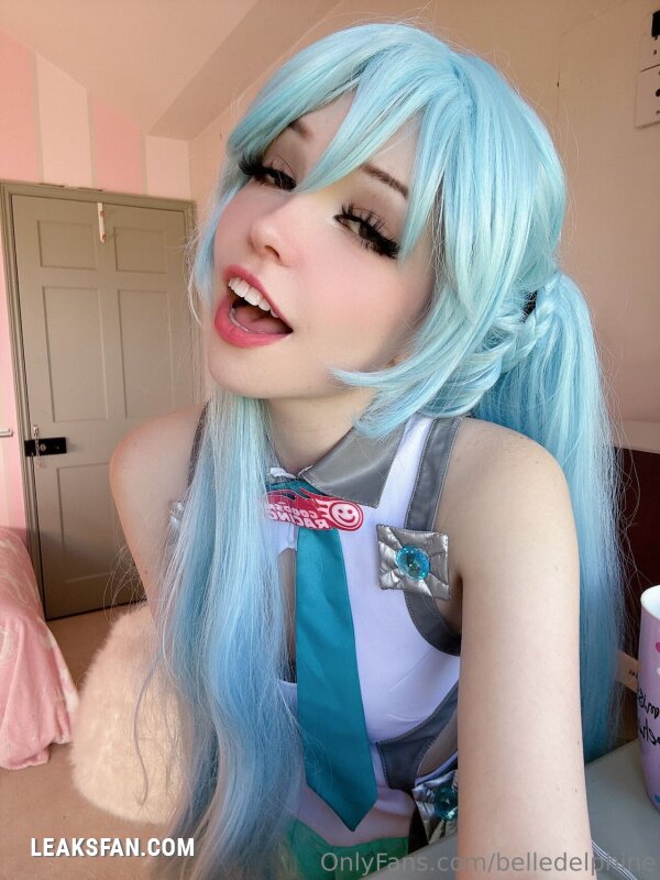 Belle Delphine ----------------- Hatsune Miku - 2