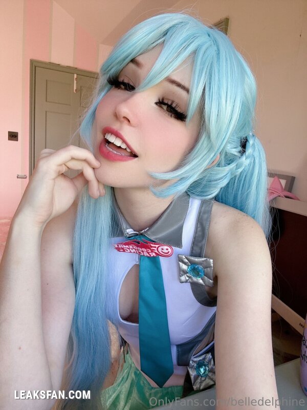 Belle Delphine ----------------- Hatsune Miku - 16