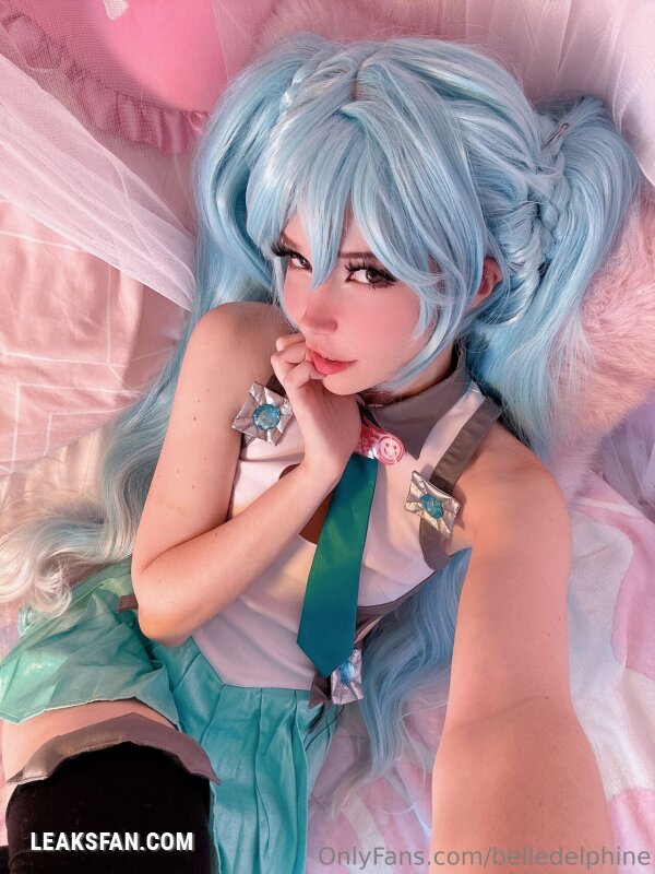 Belle Delphine ----------------- Hatsune Miku - 19