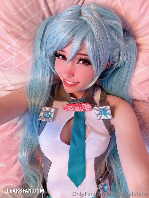 Belle Delphine ----------------- Hatsune Miku - 27