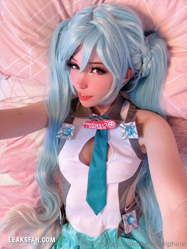 Belle Delphine ----------------- Hatsune Miku - 0