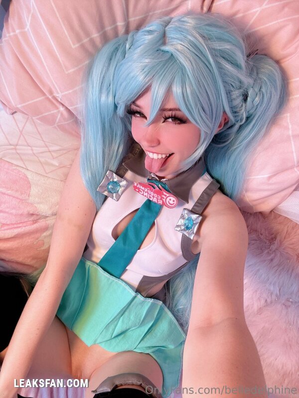 Belle Delphine ----------------- Hatsune Miku - 35