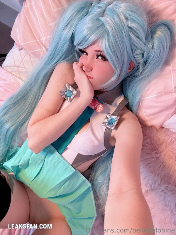 Belle Delphine ----------------- Hatsune Miku - 36