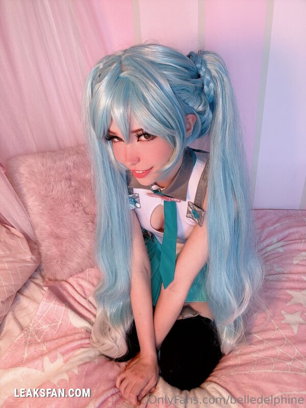 Belle Delphine ----------------- Hatsune Miku - 2