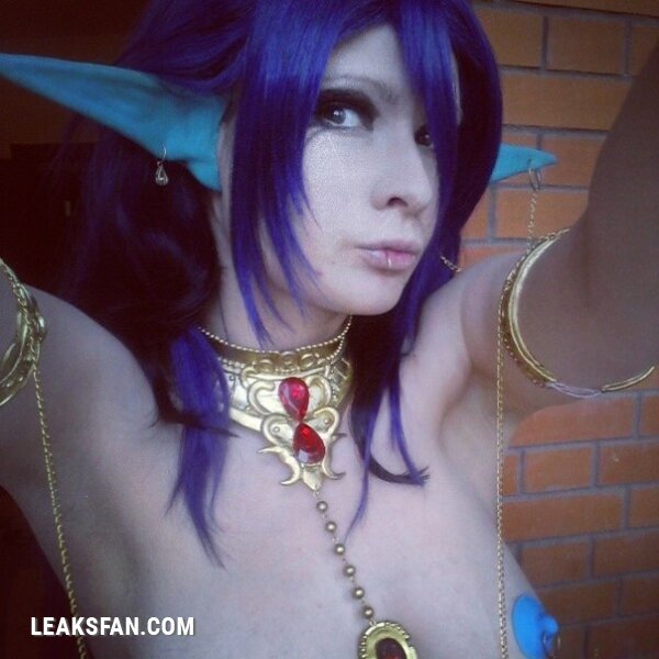 Paimon best cosplayers (Magi: The Labyrinth of Magic) - 1