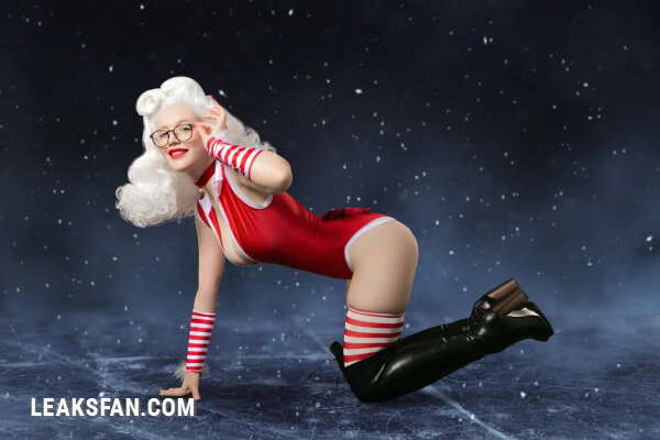 Lada Lyumos - Mrs. Claus - 1