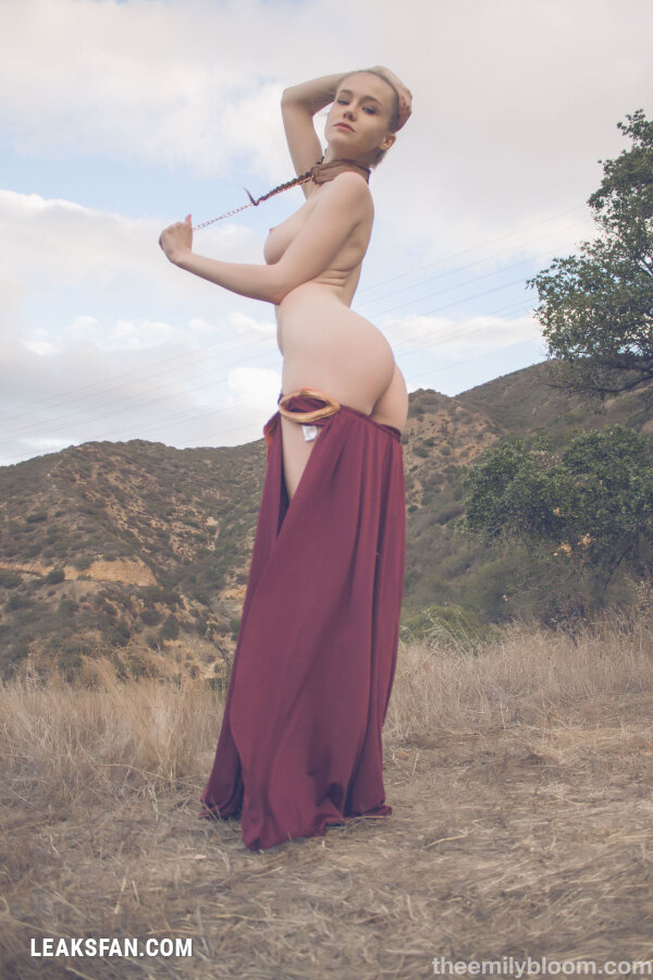 Emily Bloom is Slave Leia - 0