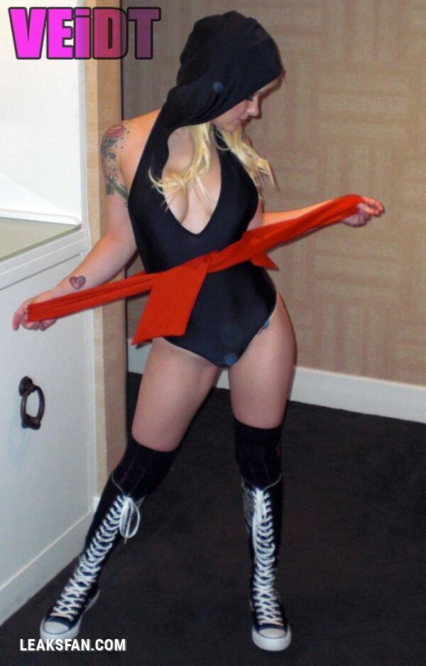 Veidt - Jessica as Ms. Marvel - 2