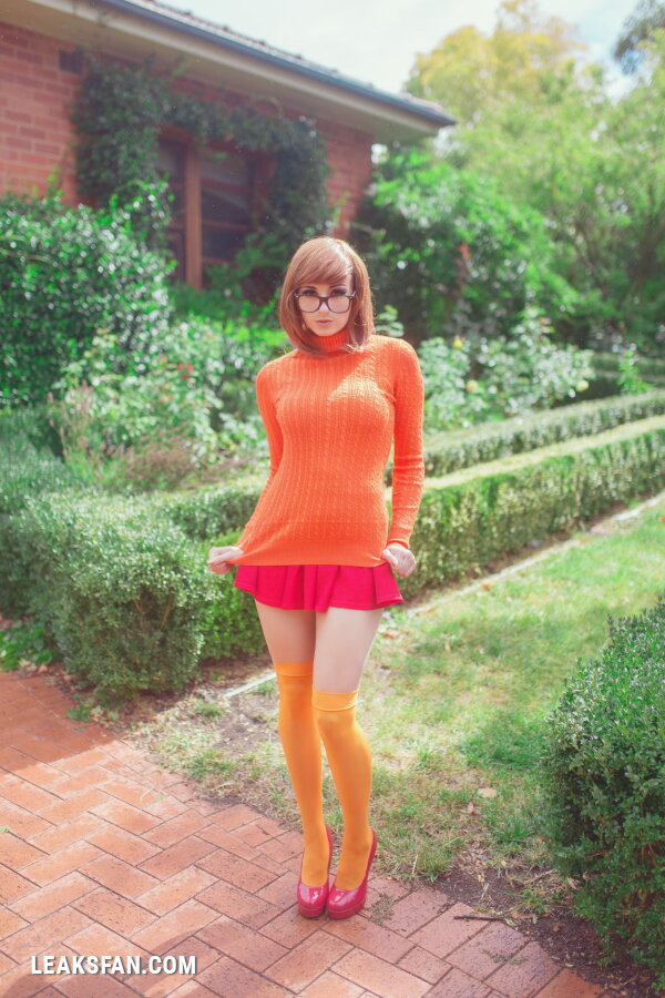 Kayla Erin as Velma Dinkley - 2