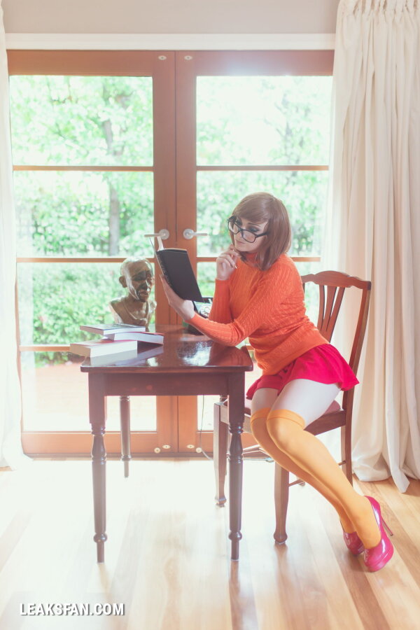 Kayla Erin as Velma Dinkley - 0